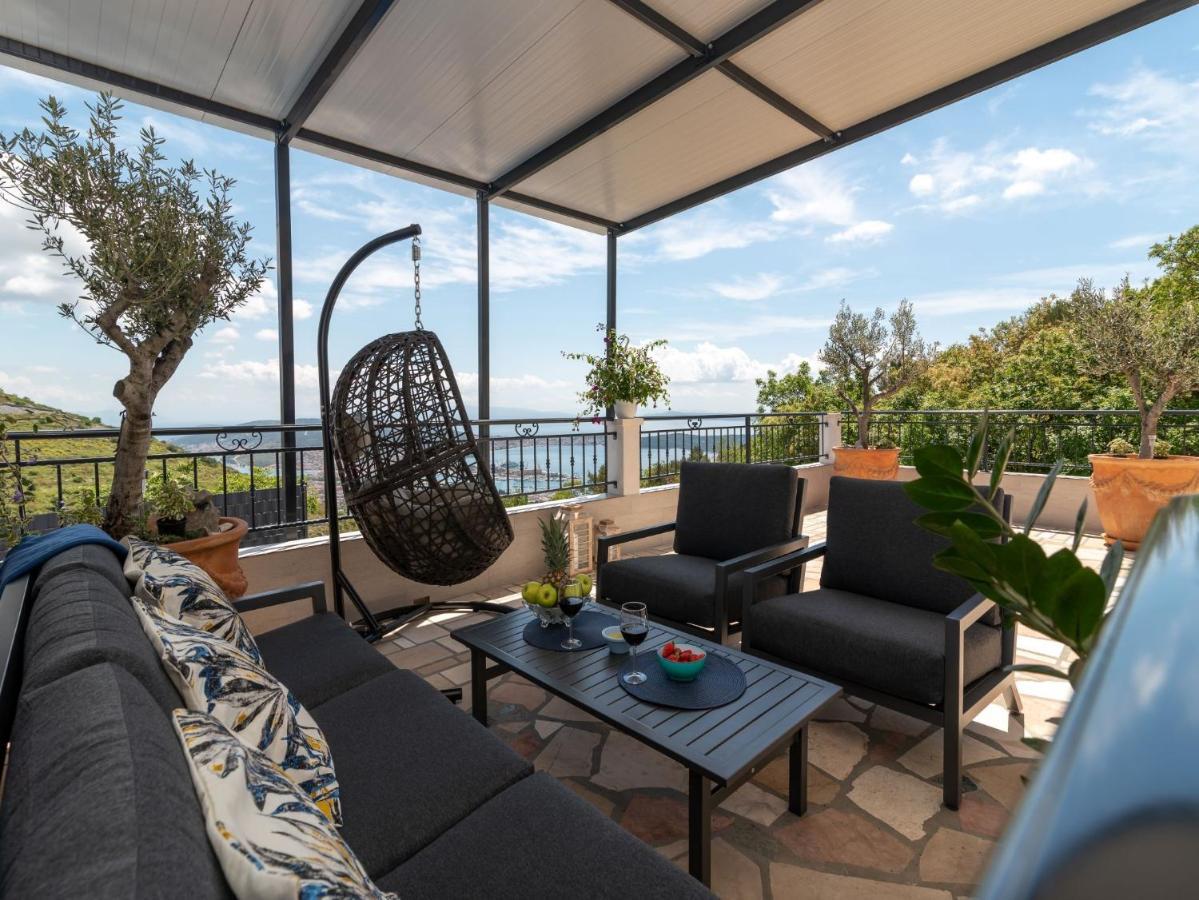 Scenic Sea View,Three Bedroom Villa With Pool Трогир Экстерьер фото