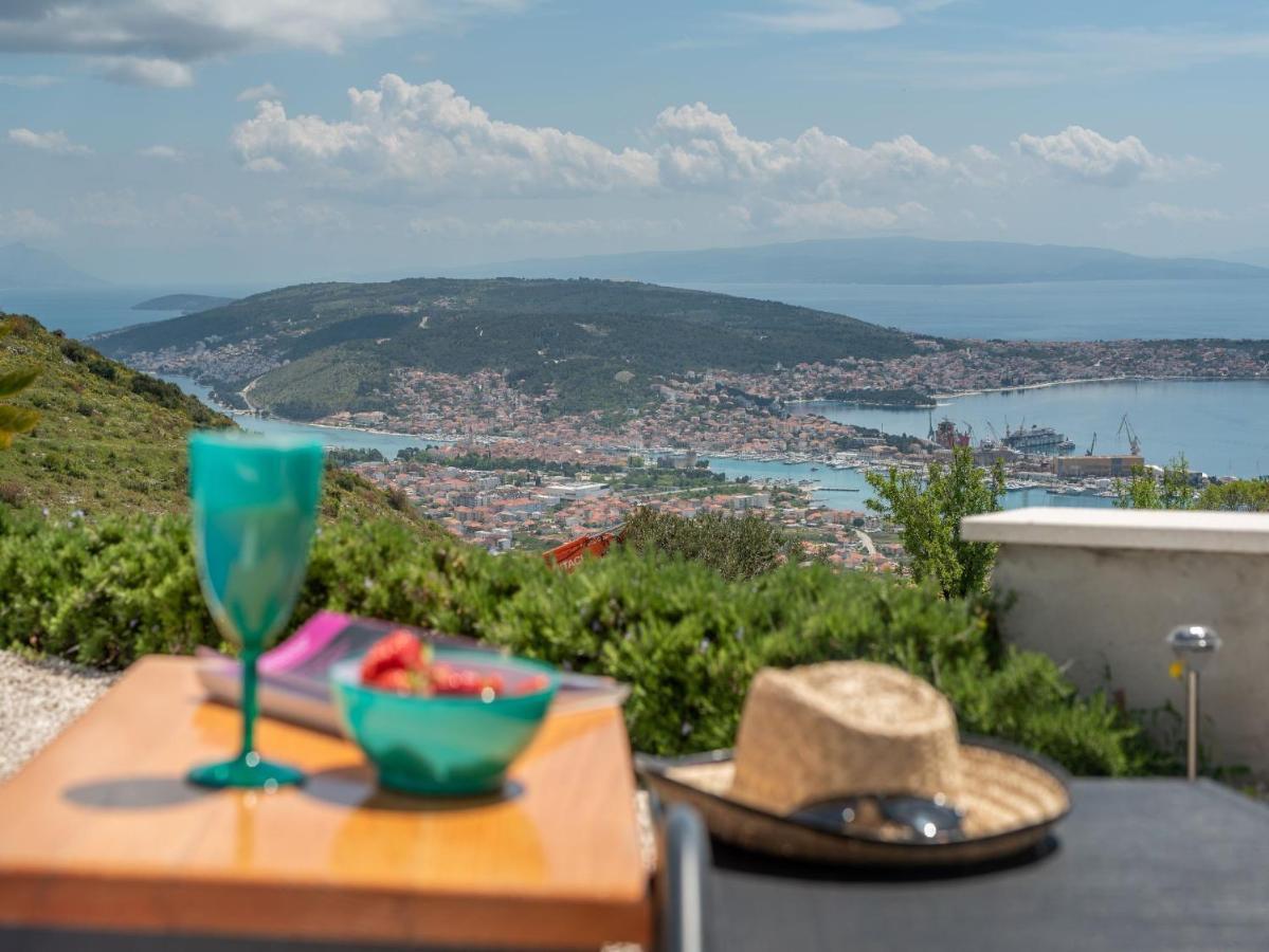 Scenic Sea View,Three Bedroom Villa With Pool Трогир Экстерьер фото