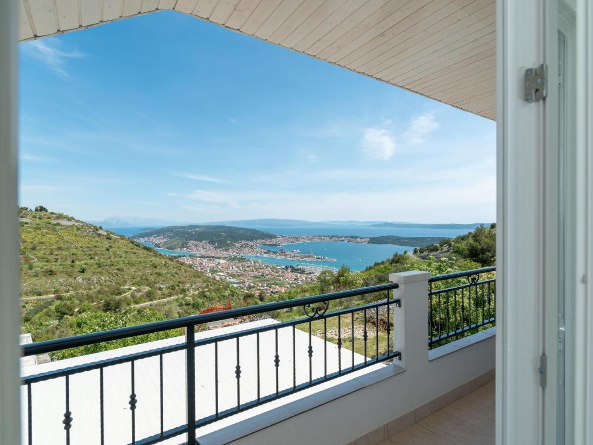 Scenic Sea View,Three Bedroom Villa With Pool Трогир Экстерьер фото