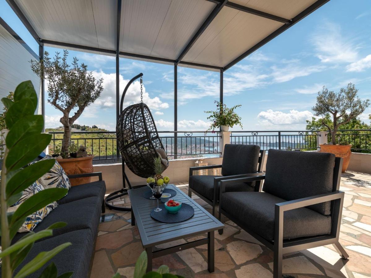 Scenic Sea View,Three Bedroom Villa With Pool Трогир Экстерьер фото