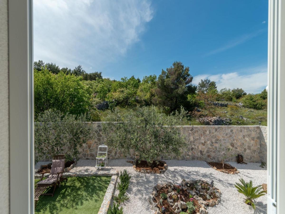 Scenic Sea View,Three Bedroom Villa With Pool Трогир Экстерьер фото