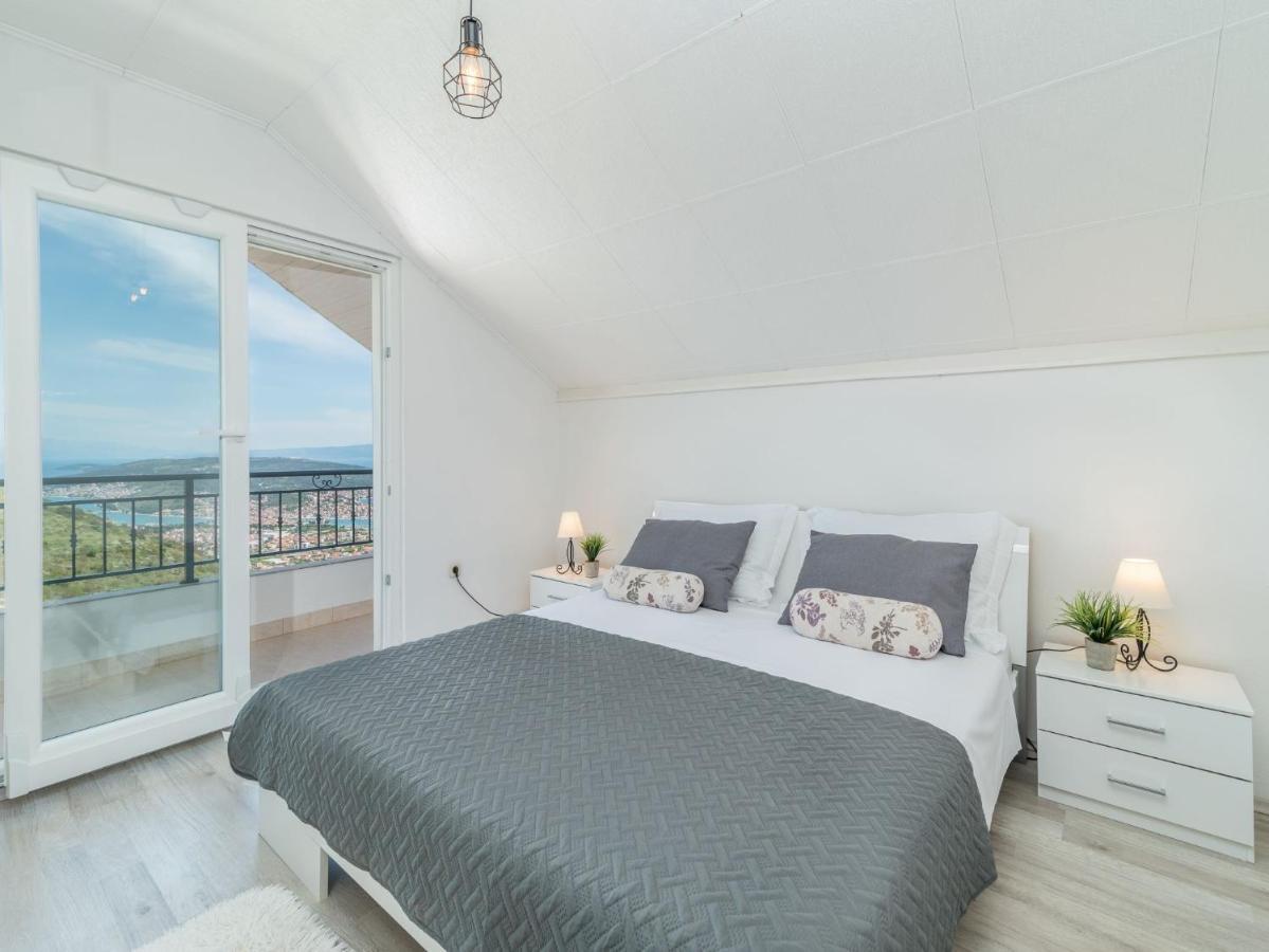 Scenic Sea View,Three Bedroom Villa With Pool Трогир Экстерьер фото