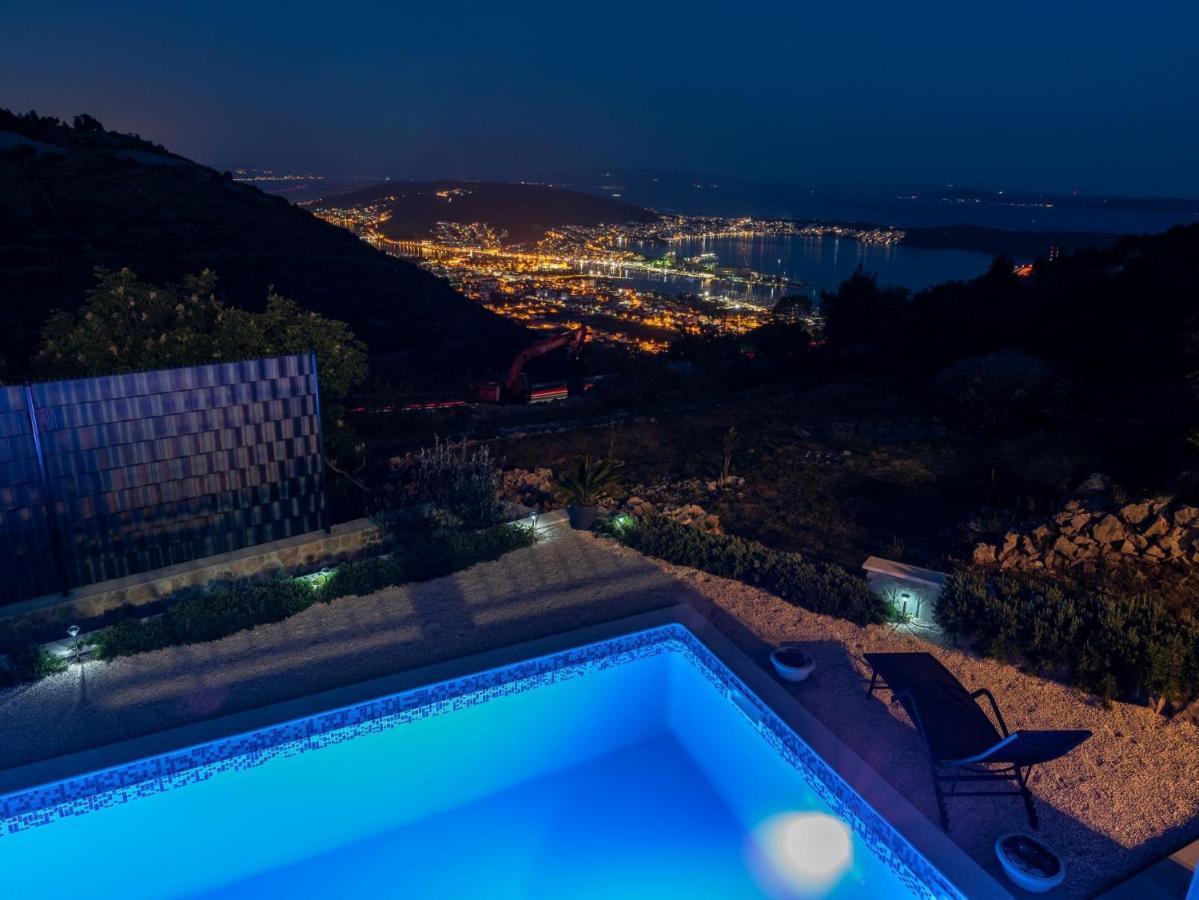 Scenic Sea View,Three Bedroom Villa With Pool Трогир Экстерьер фото