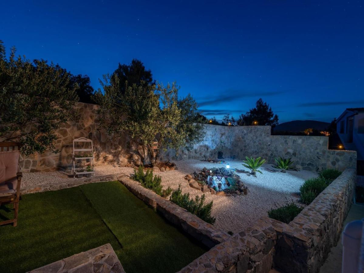 Scenic Sea View,Three Bedroom Villa With Pool Трогир Экстерьер фото