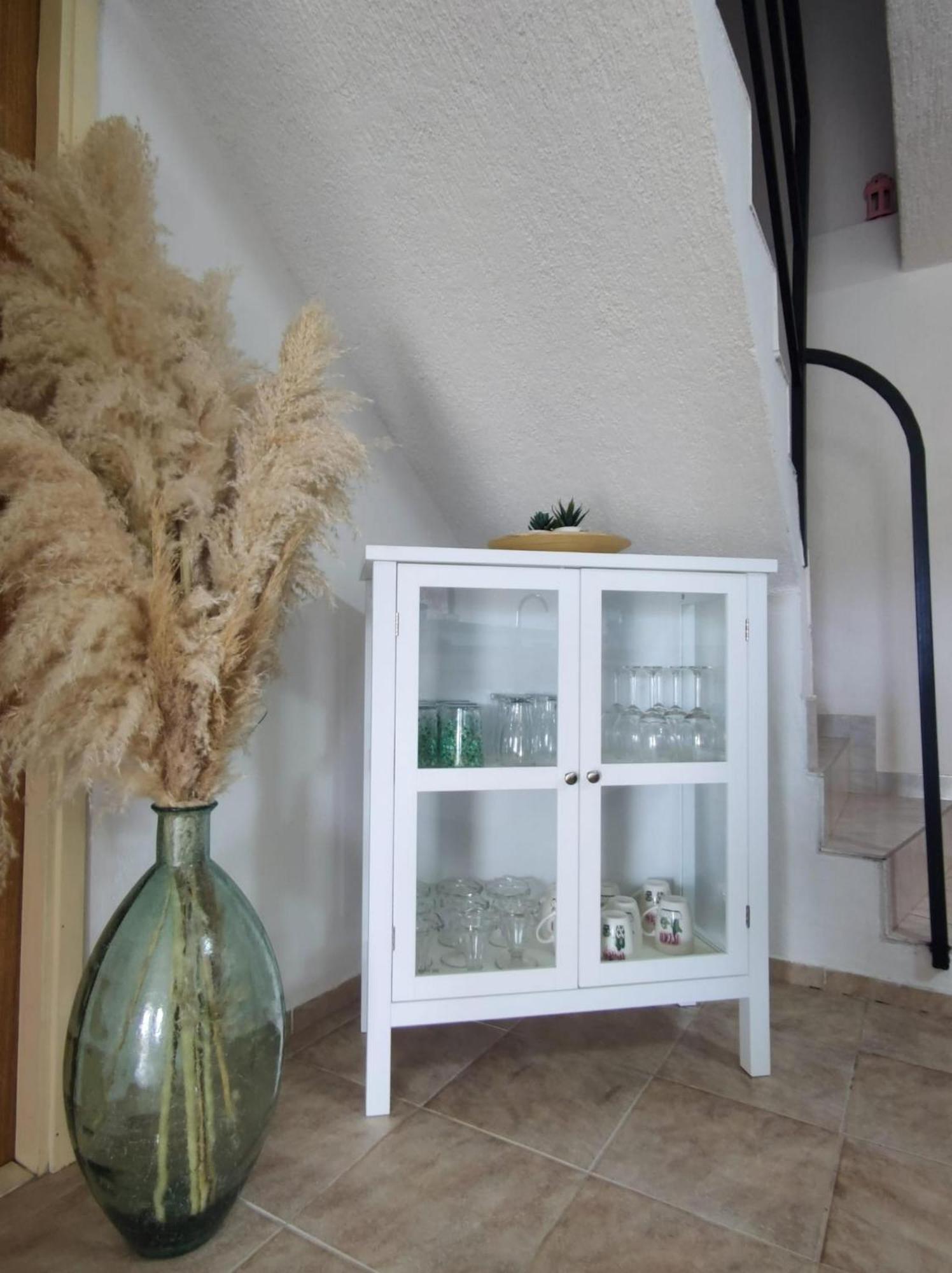 Scenic Sea View,Three Bedroom Villa With Pool Трогир Экстерьер фото